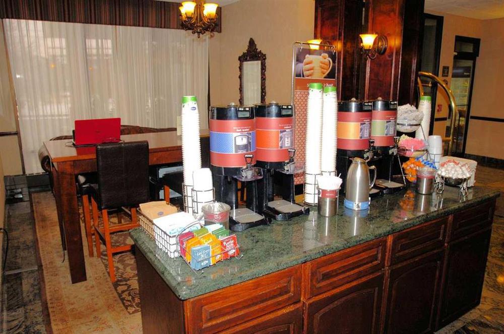 Hampton Inn Carlstadt At The Meadowlands Ресторан фото