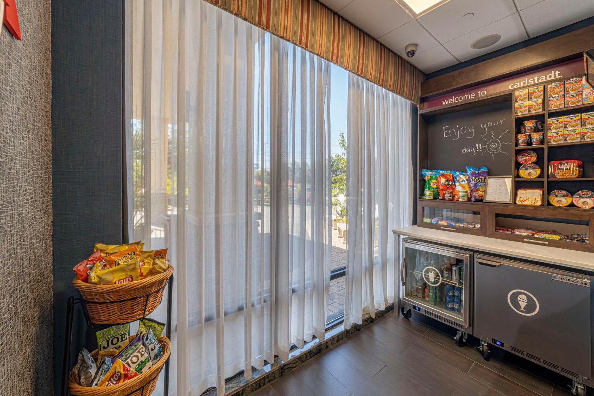 Hampton Inn Carlstadt At The Meadowlands Экстерьер фото